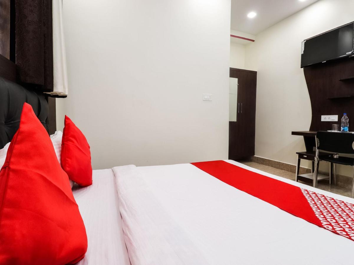 Oyo 72429 New Abhinandan Hotel Amroha Dış mekan fotoğraf