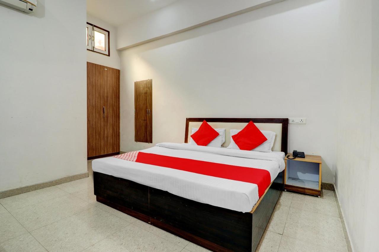 Oyo 72429 New Abhinandan Hotel Amroha Dış mekan fotoğraf