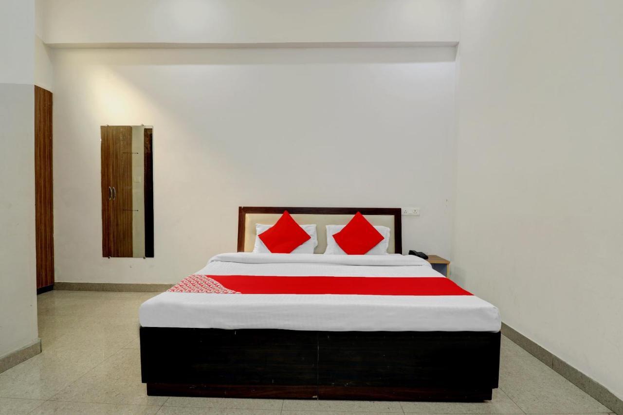 Oyo 72429 New Abhinandan Hotel Amroha Dış mekan fotoğraf