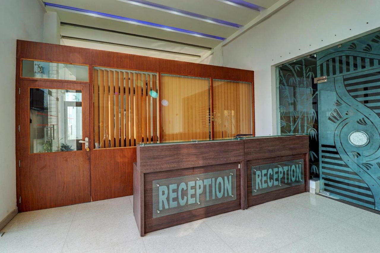 Oyo 72429 New Abhinandan Hotel Amroha Dış mekan fotoğraf