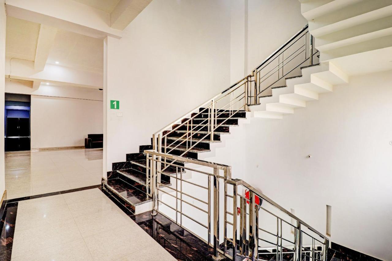 Oyo 72429 New Abhinandan Hotel Amroha Dış mekan fotoğraf