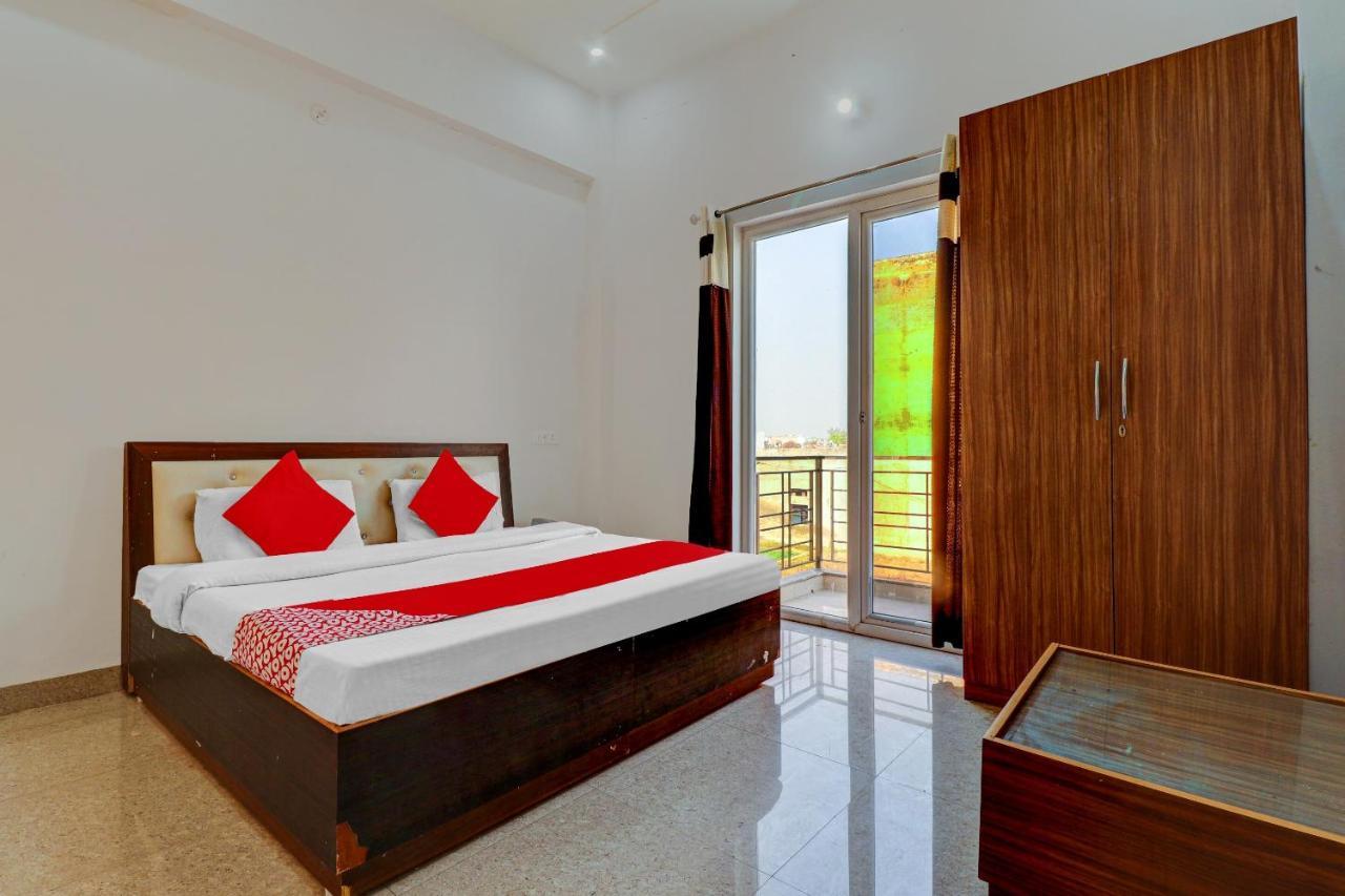 Oyo 72429 New Abhinandan Hotel Amroha Dış mekan fotoğraf