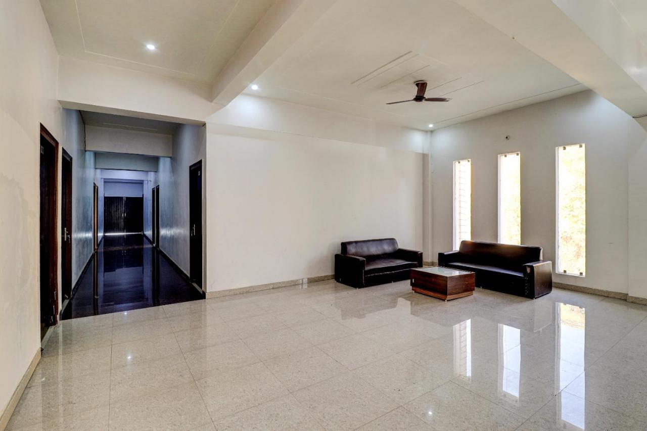 Oyo 72429 New Abhinandan Hotel Amroha Dış mekan fotoğraf