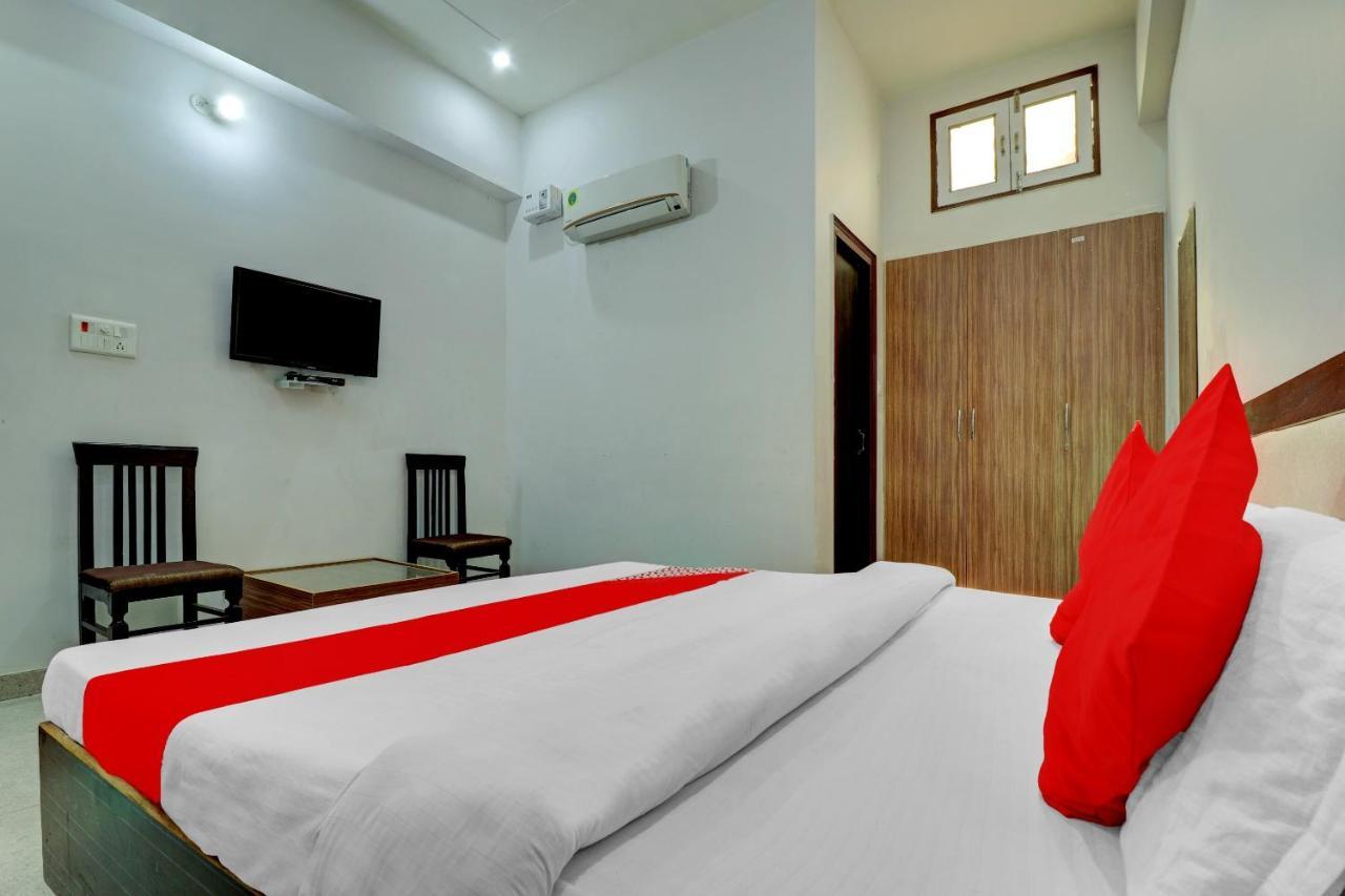 Oyo 72429 New Abhinandan Hotel Amroha Dış mekan fotoğraf