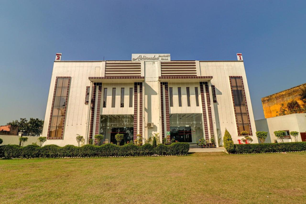 Oyo 72429 New Abhinandan Hotel Amroha Dış mekan fotoğraf