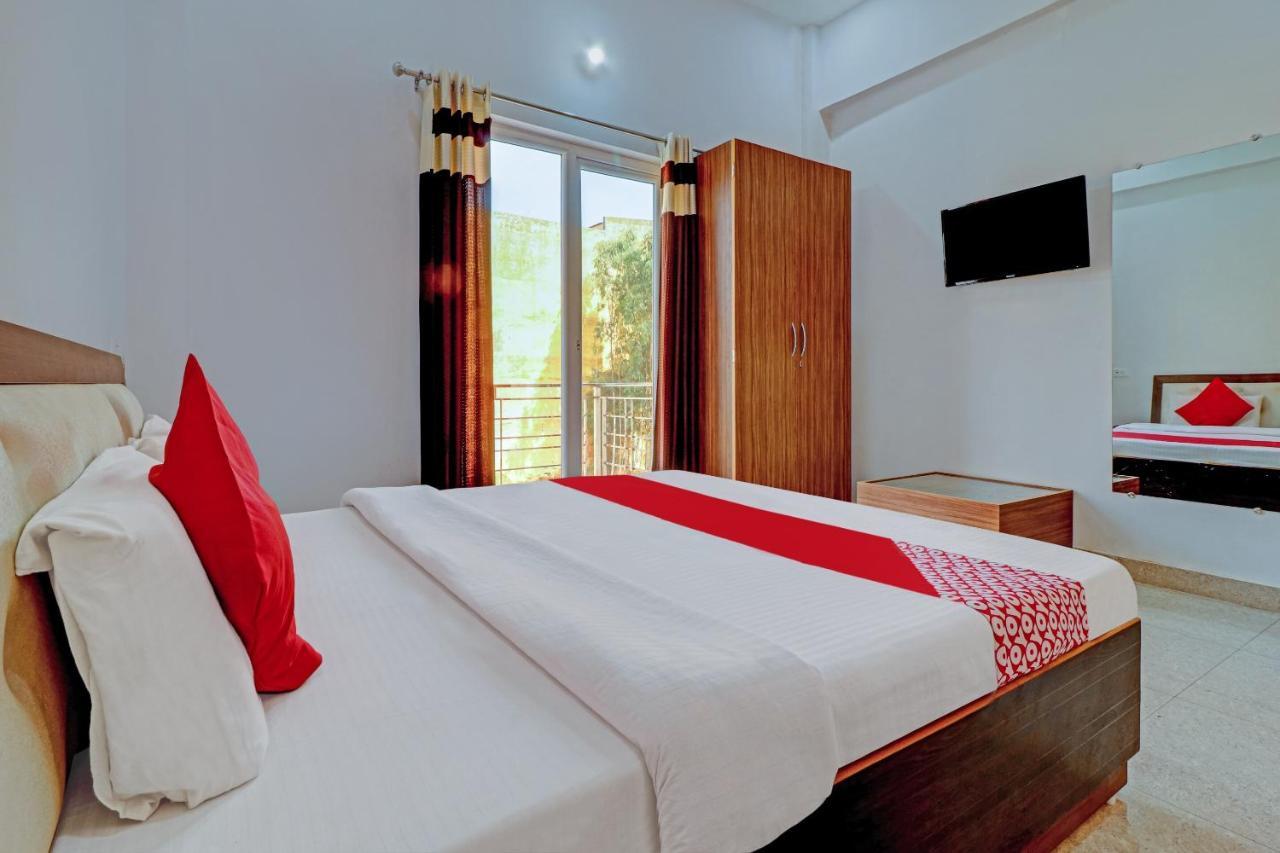 Oyo 72429 New Abhinandan Hotel Amroha Dış mekan fotoğraf